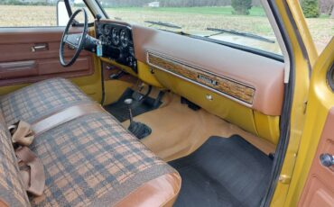 Chevrolet-suburban-1975-yellow-20
