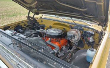 Chevrolet-suburban-1975-yellow-22