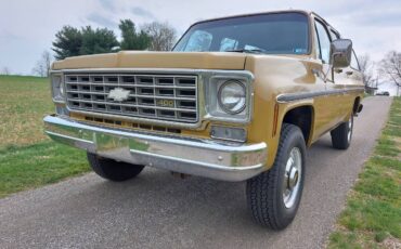 Chevrolet-suburban-1975-yellow-3