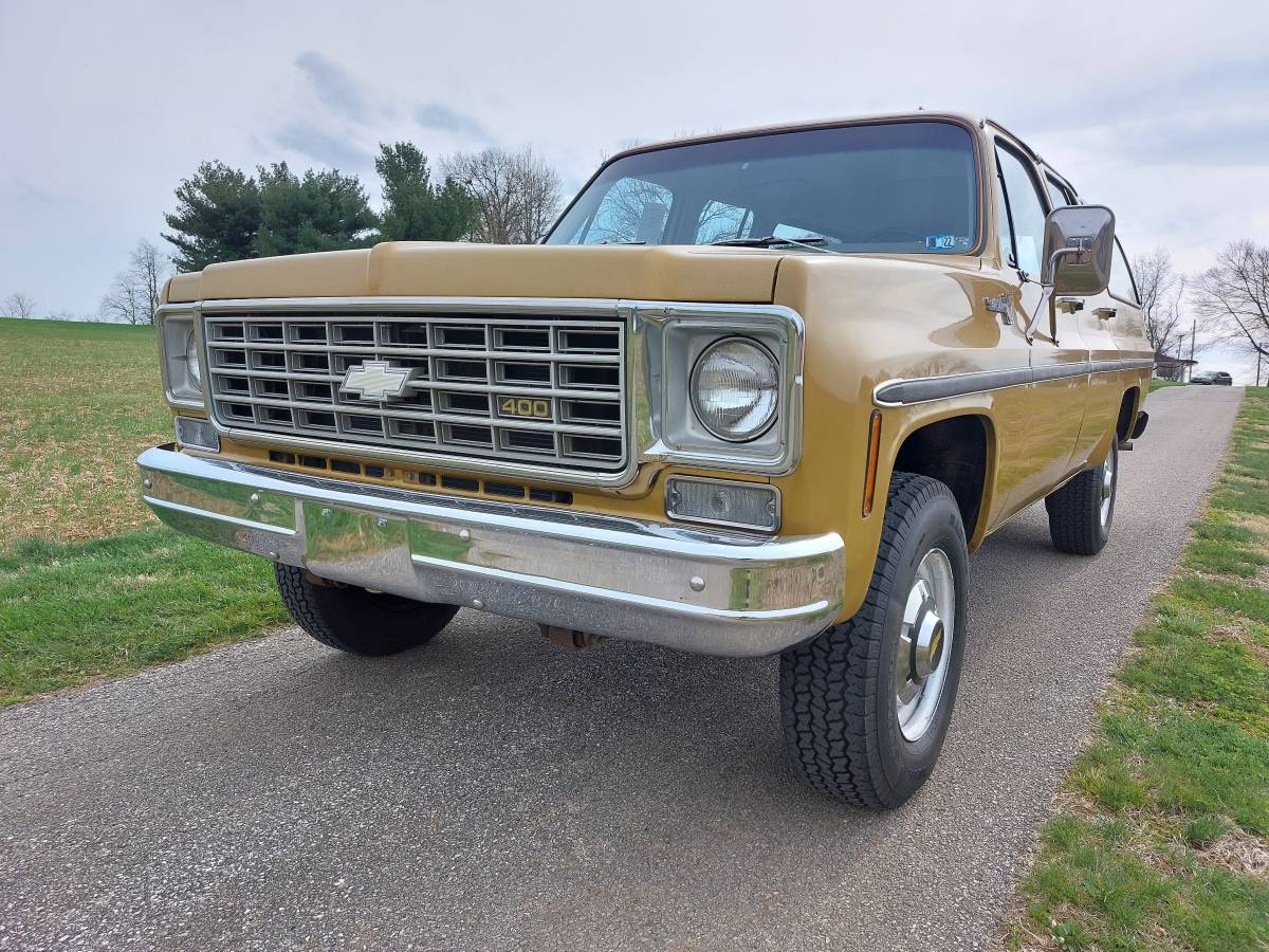 Chevrolet-suburban-1975-yellow-3