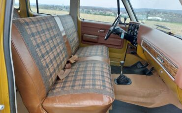 Chevrolet-suburban-1975-yellow-4