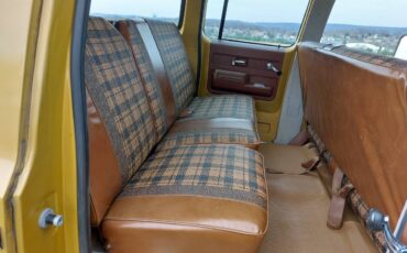 Chevrolet-suburban-1975-yellow-9
