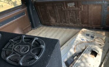 Chevrolet-suburban-1981-3