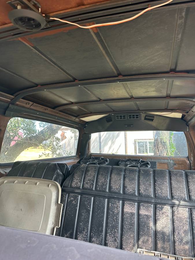 Chevrolet-suburban-1981-4