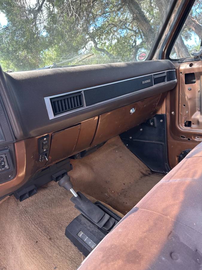 Chevrolet-suburban-1981-6