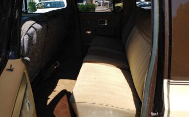 Chevrolet-suburban-1986-brown-10