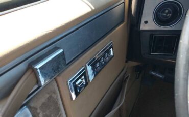 Chevrolet-suburban-1986-brown-14