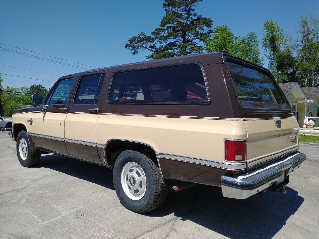 Chevrolet-suburban-1986-brown-2