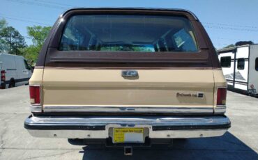 Chevrolet-suburban-1986-brown-3