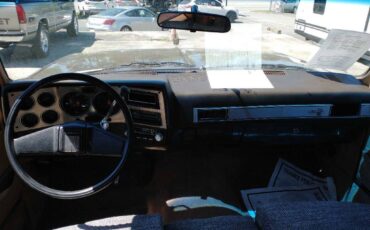 Chevrolet-suburban-1986-brown-8