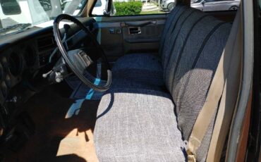 Chevrolet-suburban-1986-brown-9