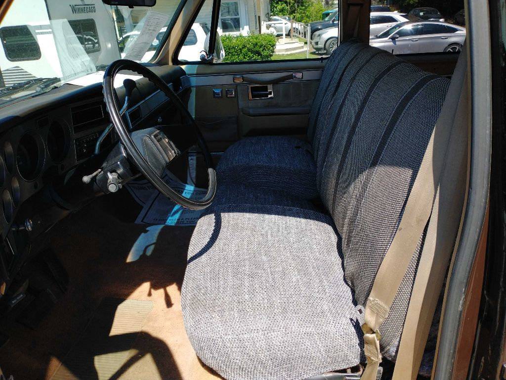 Chevrolet-suburban-1986-brown-9