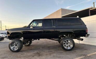Chevrolet-suburban-1989-black-4