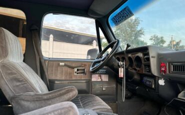Chevrolet-suburban-1989-black-7