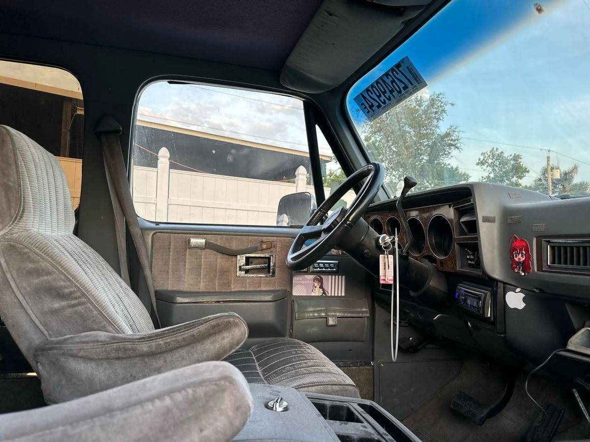 Chevrolet-suburban-1989-black-7