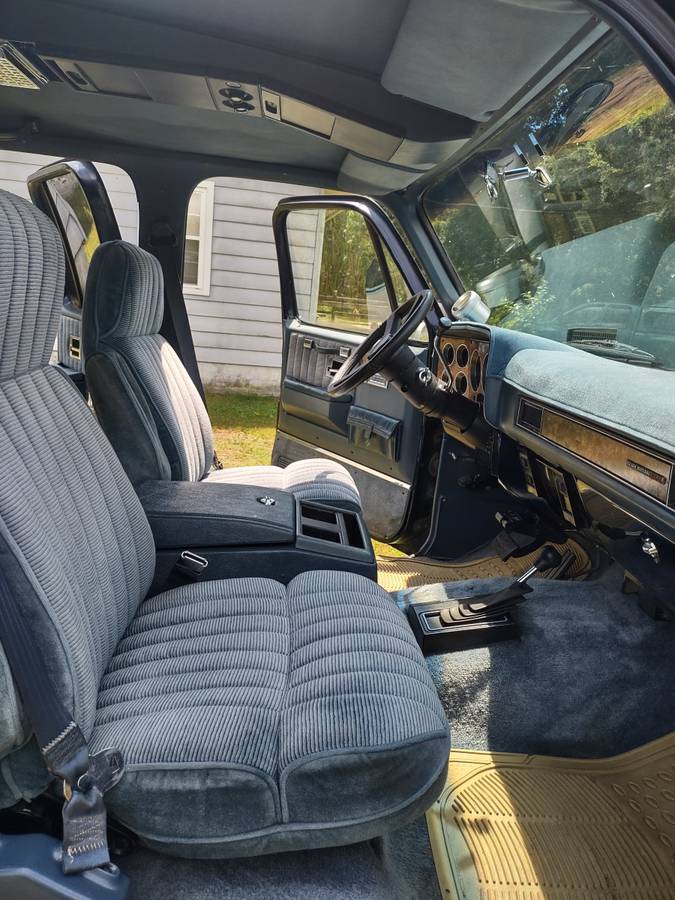 Chevrolet-suburban-1991-blue-6