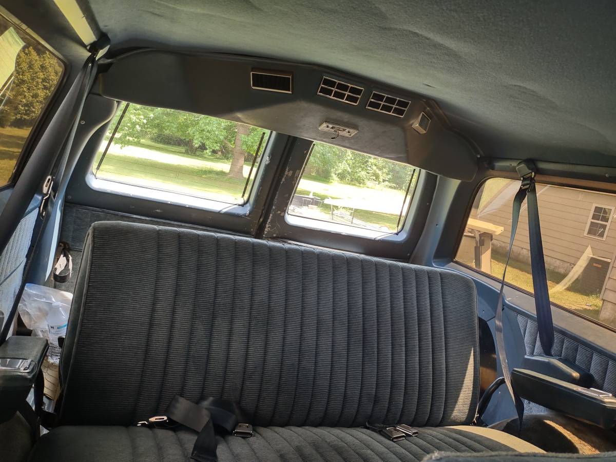 Chevrolet-suburban-1991-blue-8