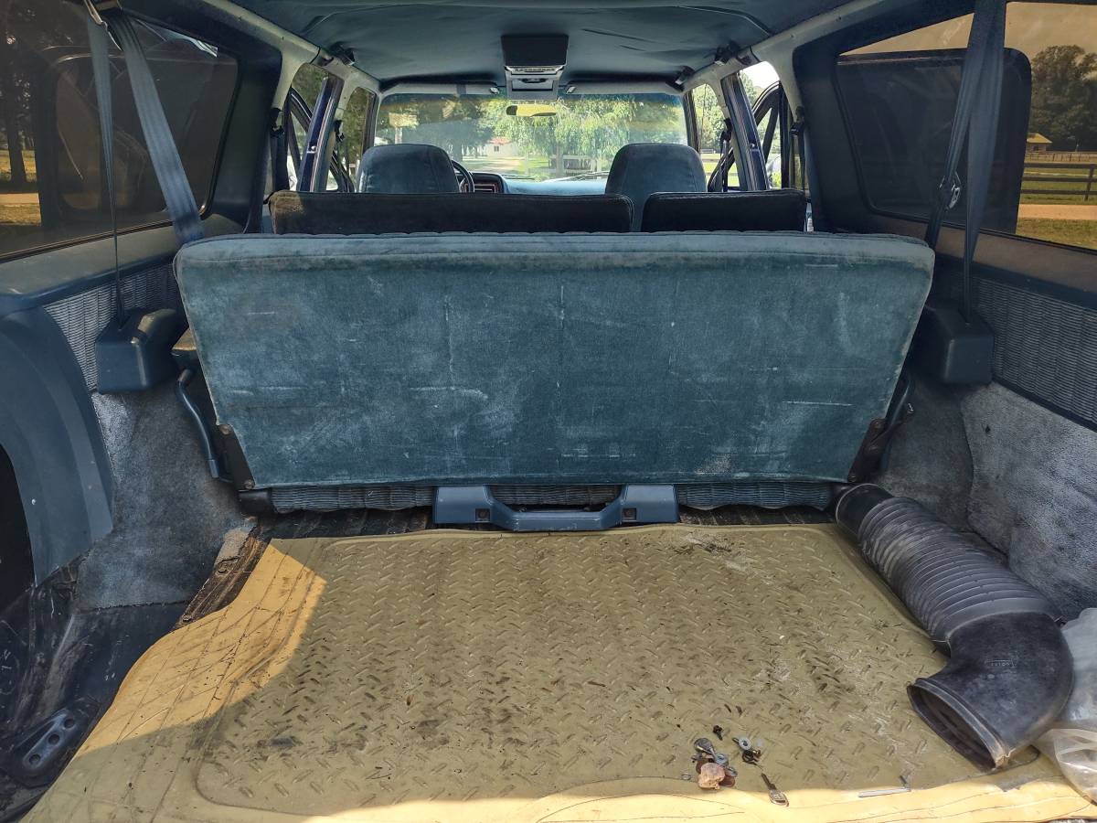 Chevrolet-suburban-1991-blue-9