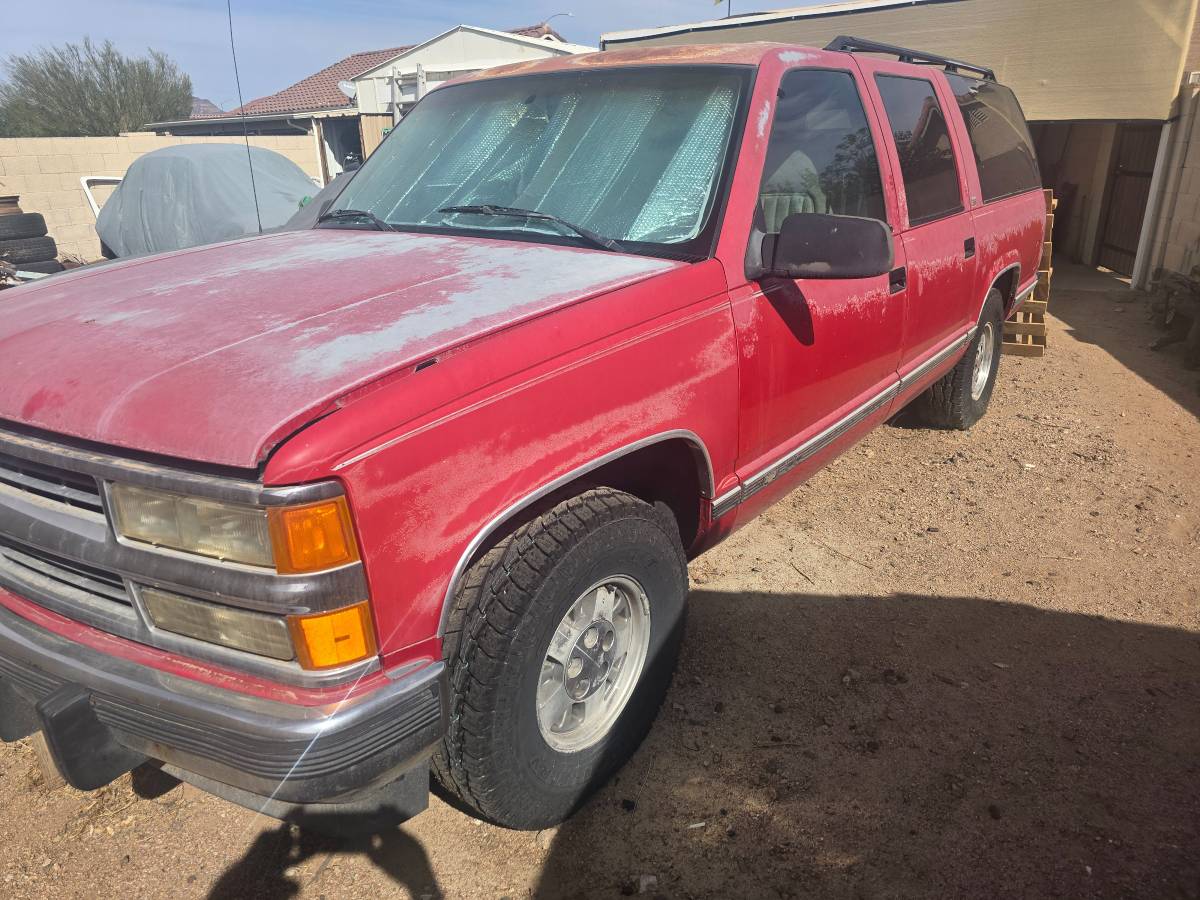 Chevrolet-suburban-1994-red-4