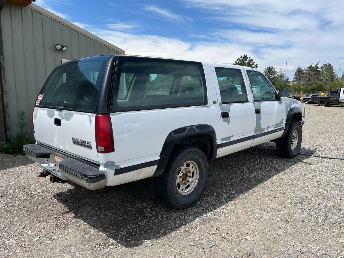 Chevrolet-suburban-2500-1993-white-2