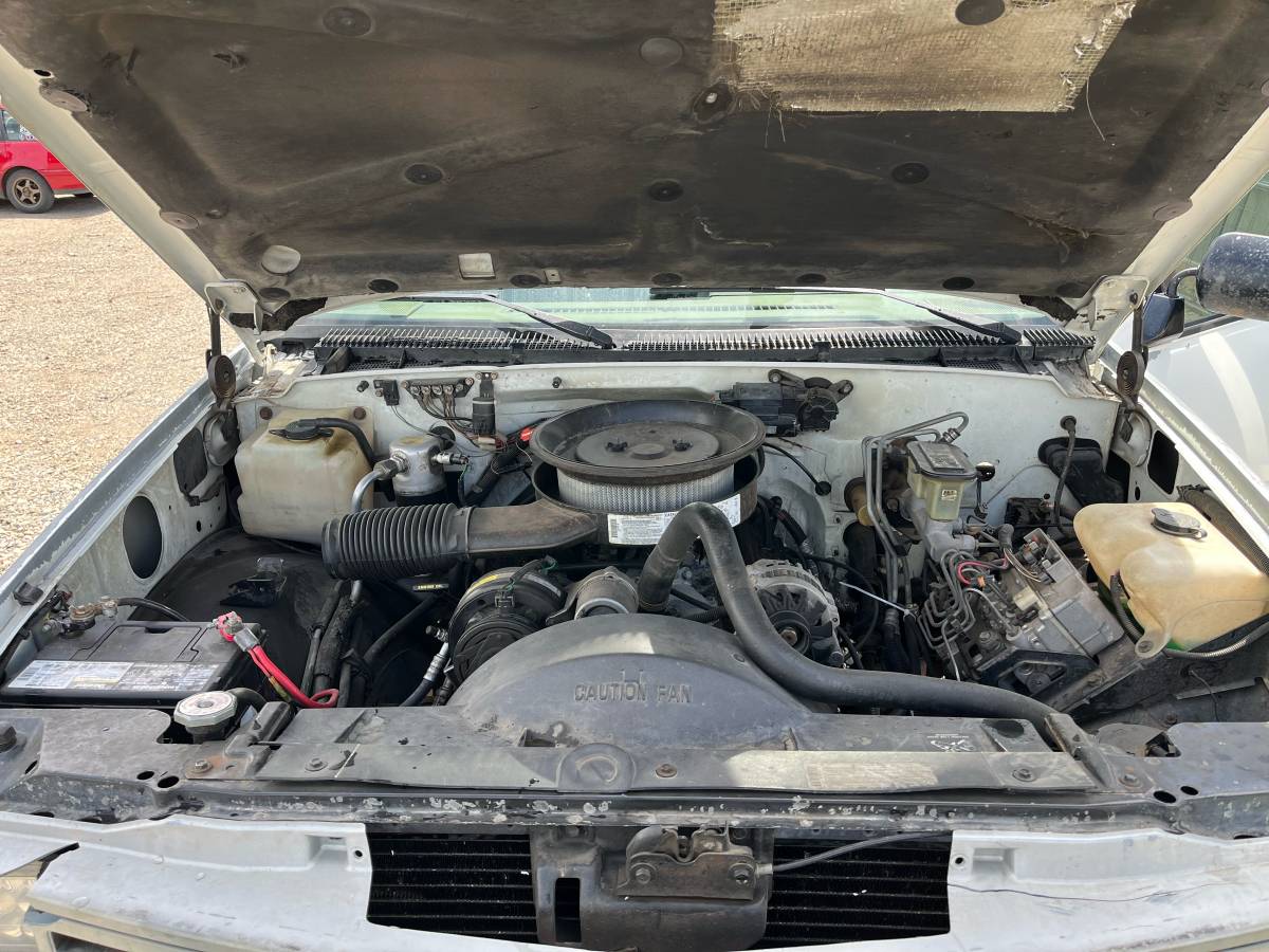 Chevrolet-suburban-2500-1993-white-5