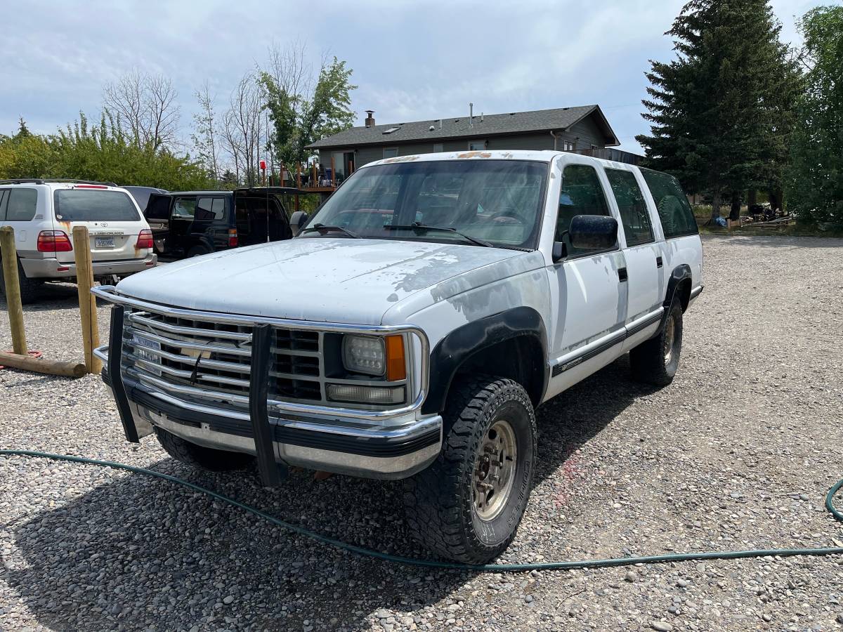 Chevrolet-suburban-2500-1993-white