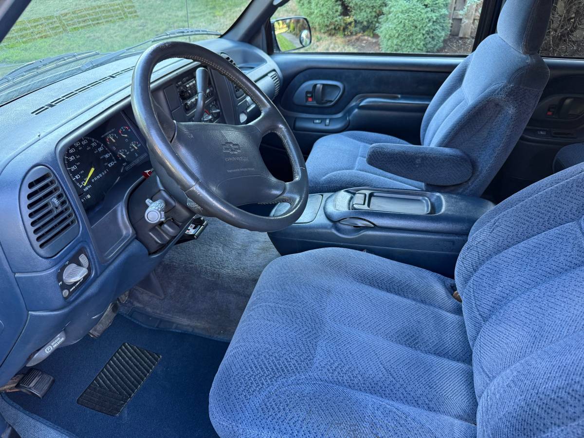 Chevrolet-suburban-2500-1995-2