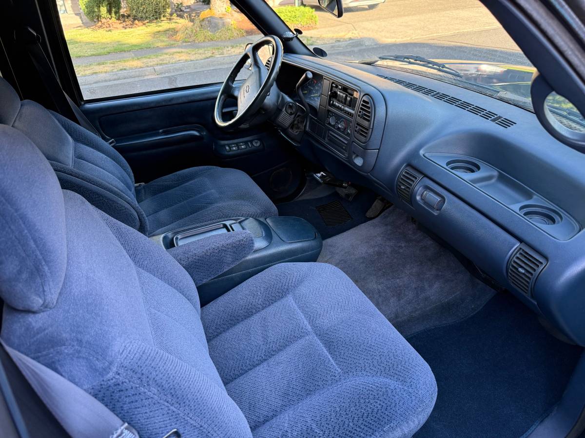 Chevrolet-suburban-2500-1995-3