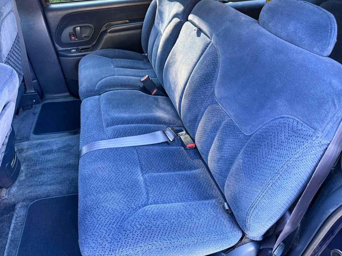 Chevrolet-suburban-2500-1995-4
