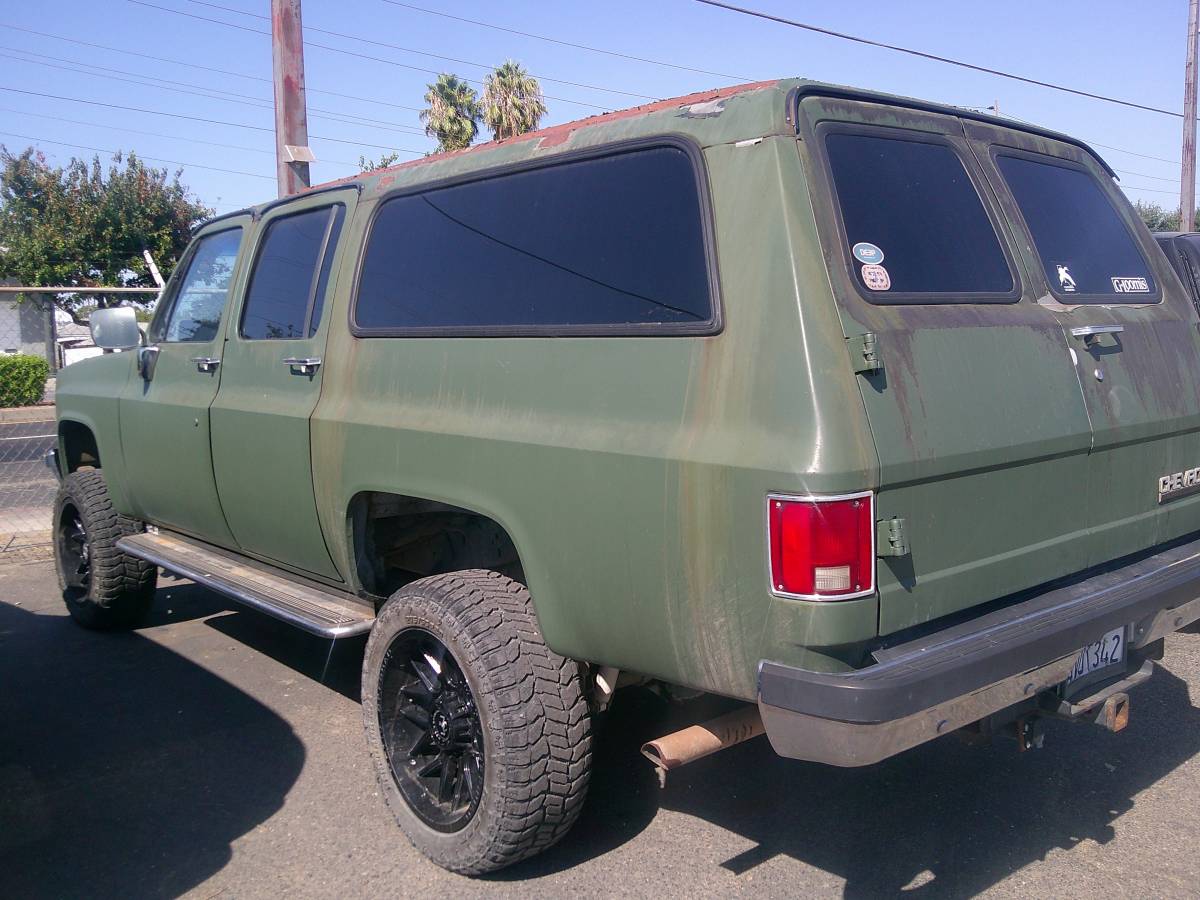 Chevrolet-suburban-34-ton-nominal-1989-green-1