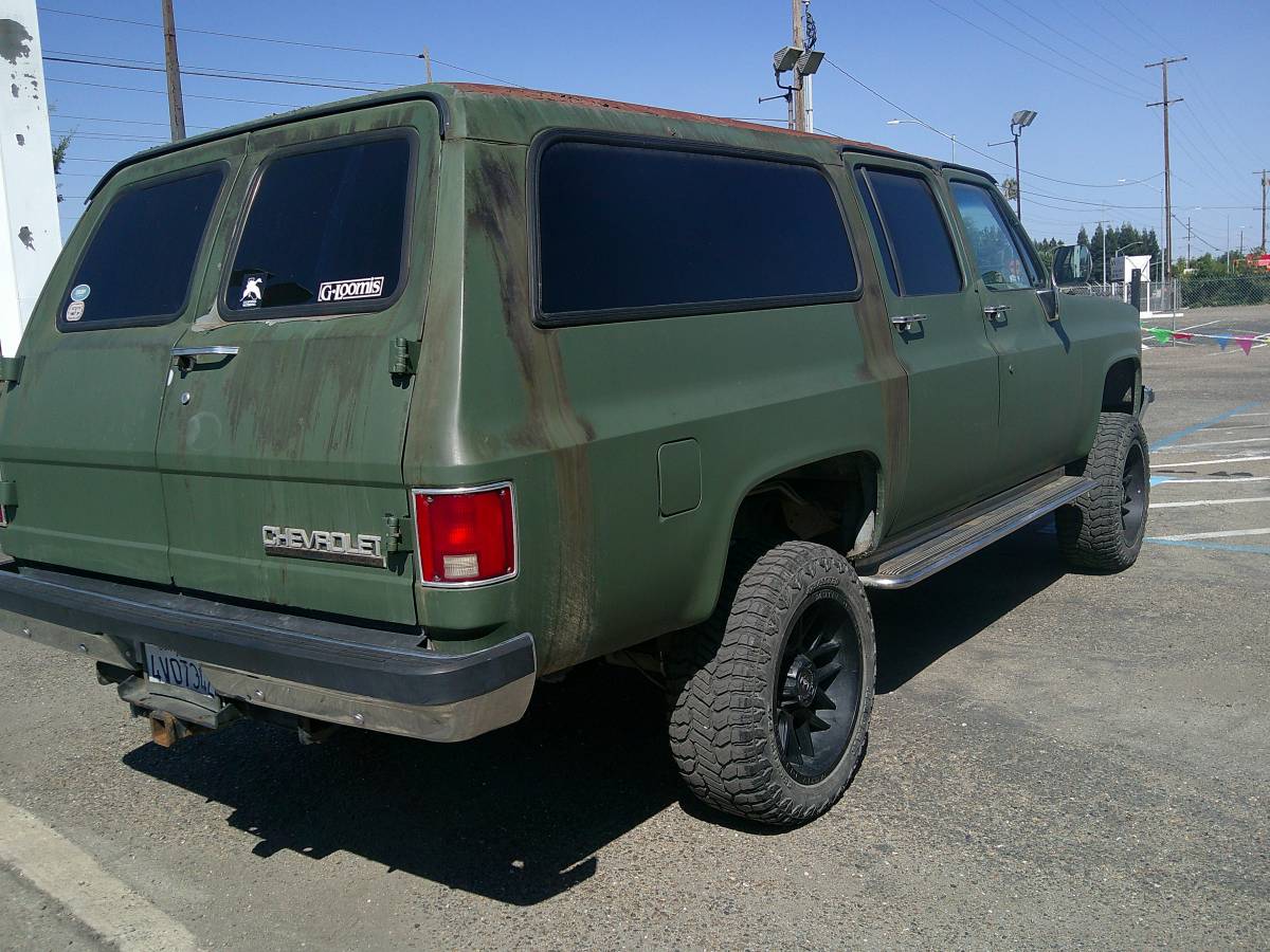 Chevrolet-suburban-34-ton-nominal-1989-green-2