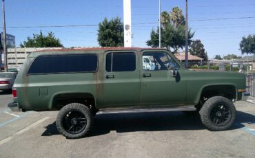 Chevrolet-suburban-34-ton-nominal-1989-green