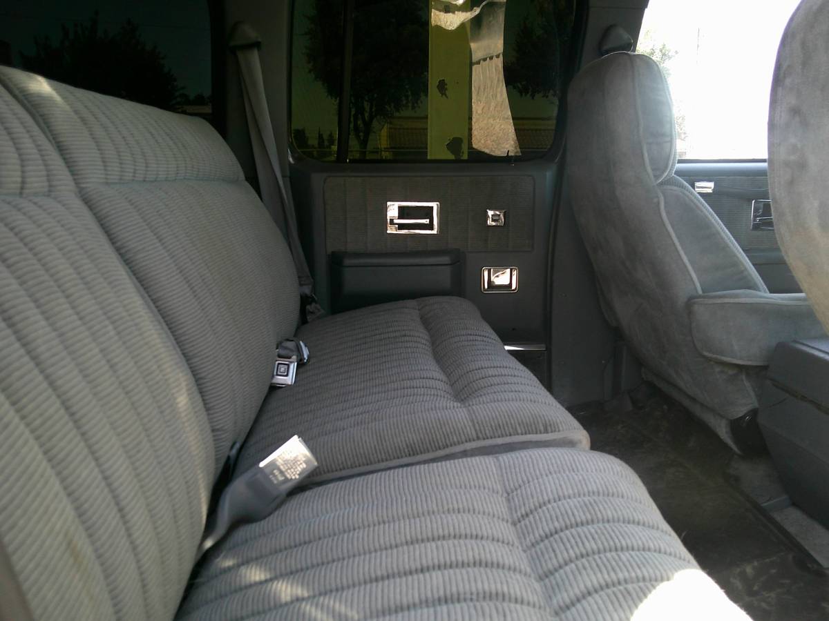 Chevrolet-suburban-34-ton-nominal-1989-green-4