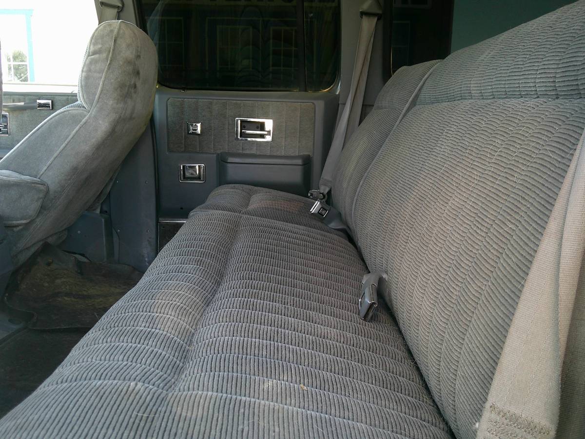 Chevrolet-suburban-34-ton-nominal-1989-green-5