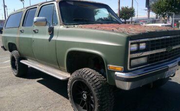 Chevrolet-suburban-34-ton-nominal-1989-green-9