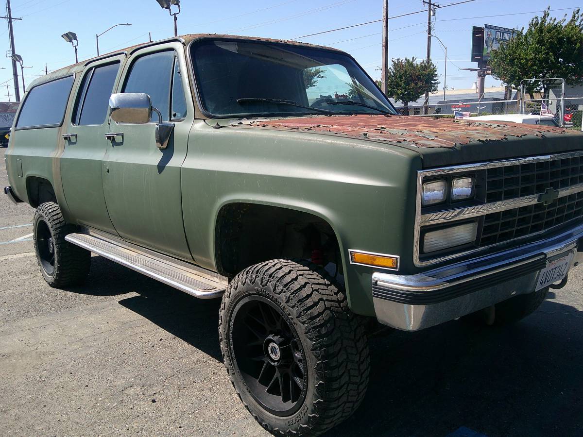 Chevrolet-suburban-34-ton-nominal-1989-green-9