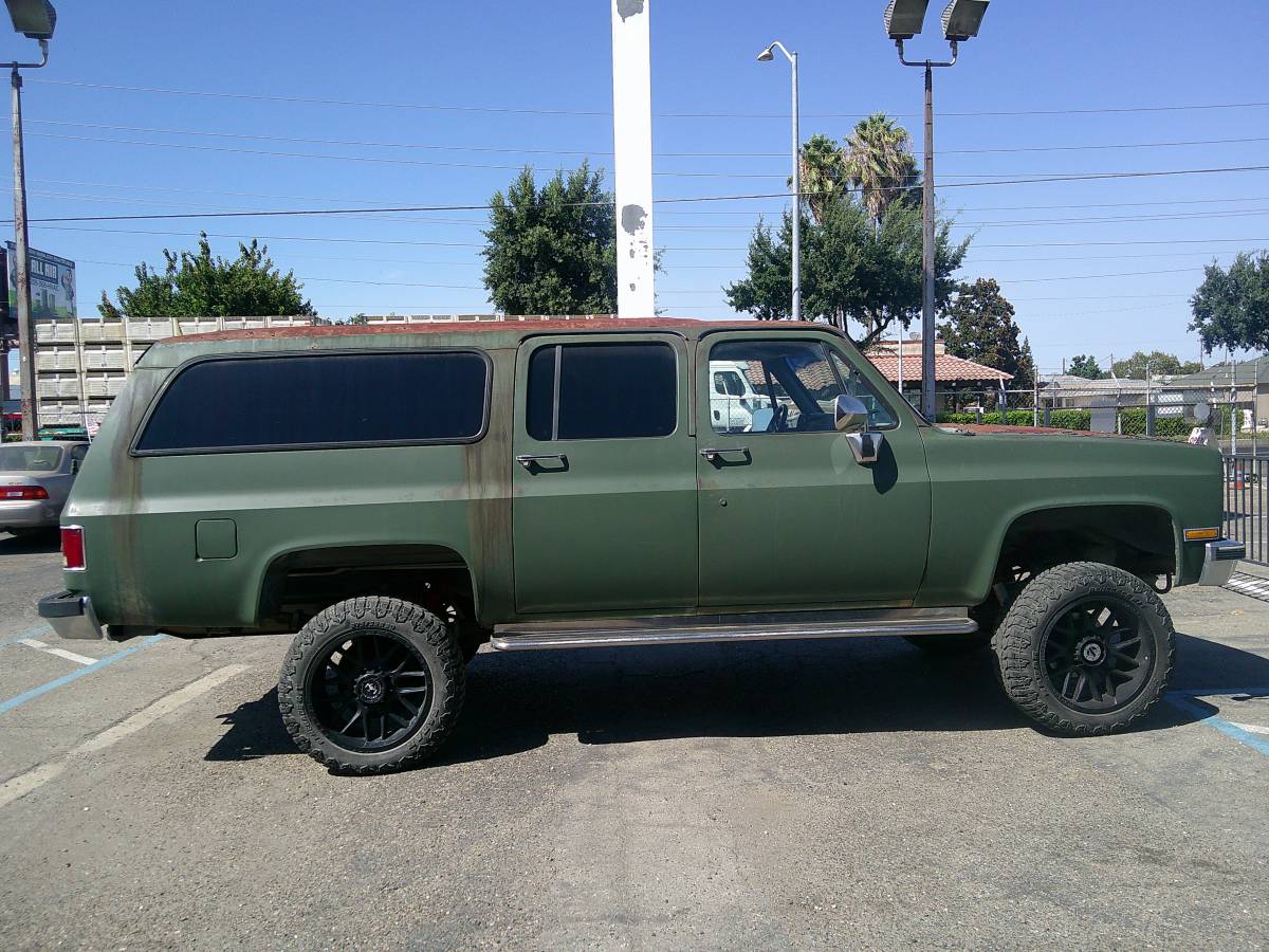 Chevrolet-suburban-34-ton-nominal-1989-green
