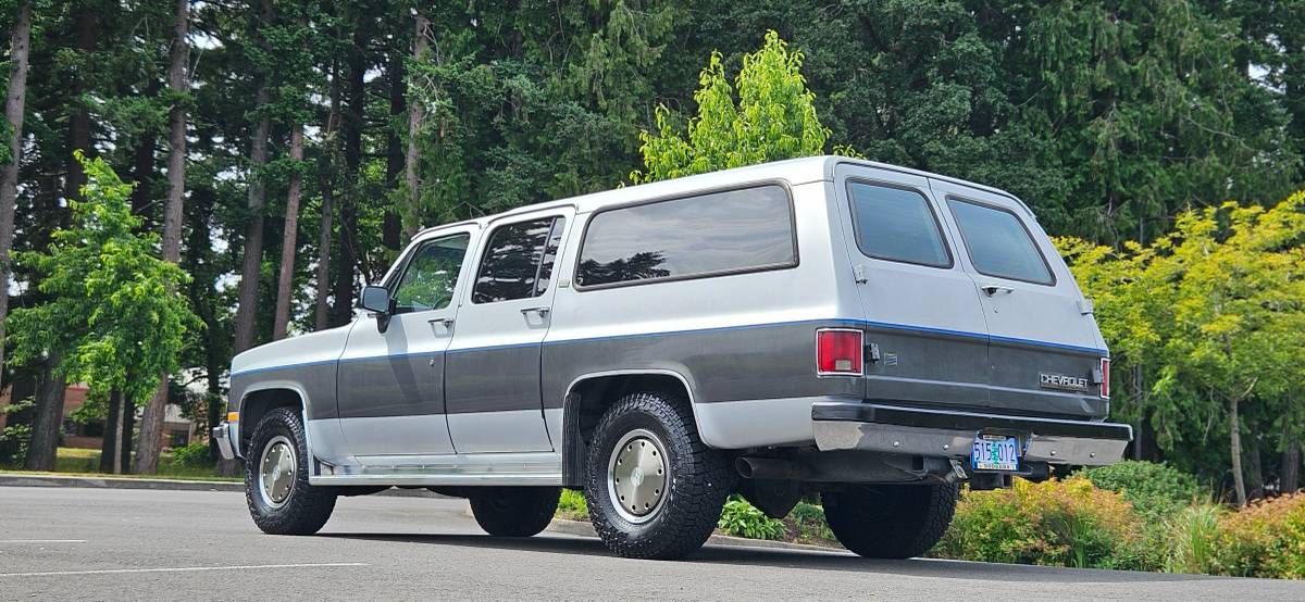 Chevrolet-suburban-34-ton-nominal-1991-silver-1