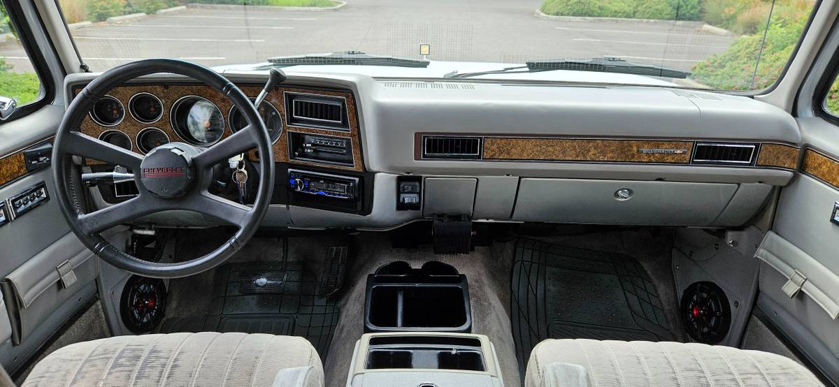 Chevrolet-suburban-34-ton-nominal-1991-silver-18