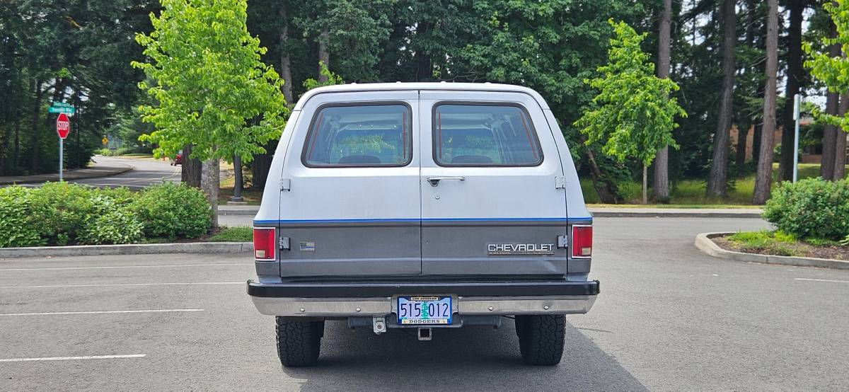 Chevrolet-suburban-34-ton-nominal-1991-silver-5