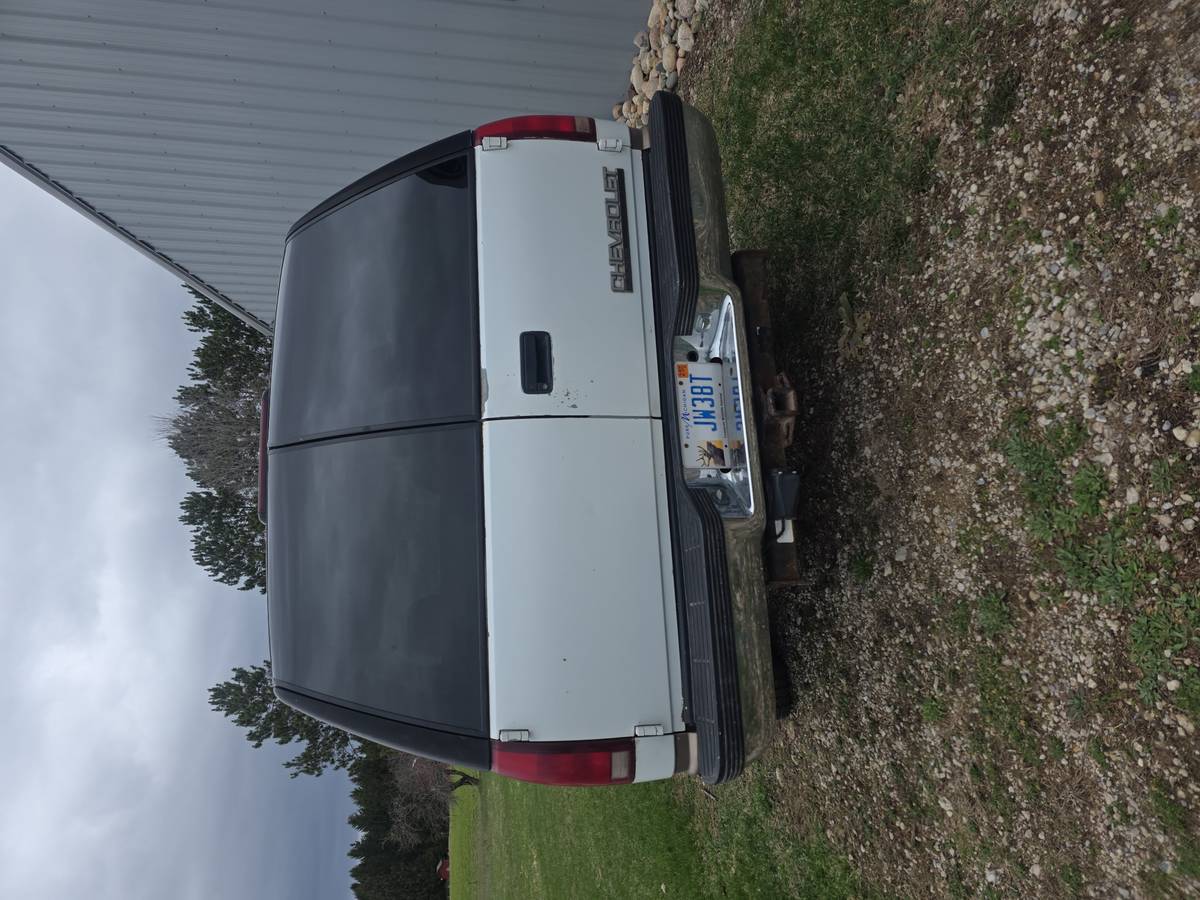 Chevrolet-suburban-34-ton-nominal-diesel-1995-white-10