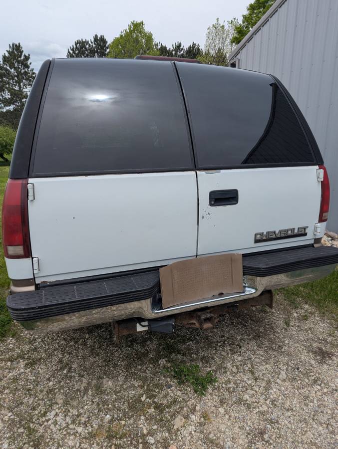 Chevrolet-suburban-34-ton-nominal-diesel-1995-white-2