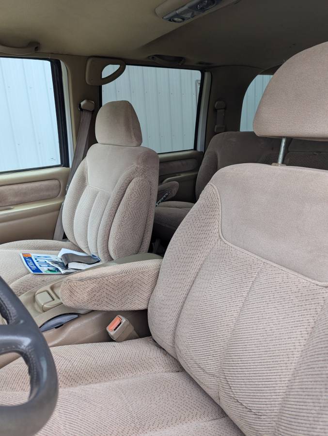 Chevrolet-suburban-34-ton-nominal-diesel-1995-white-5