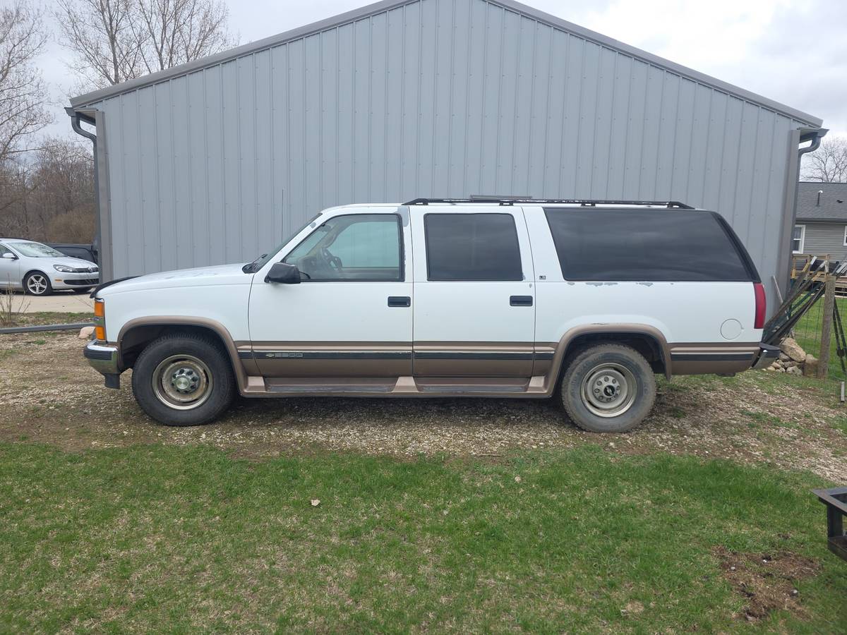 Chevrolet-suburban-34-ton-nominal-diesel-1995-white-9