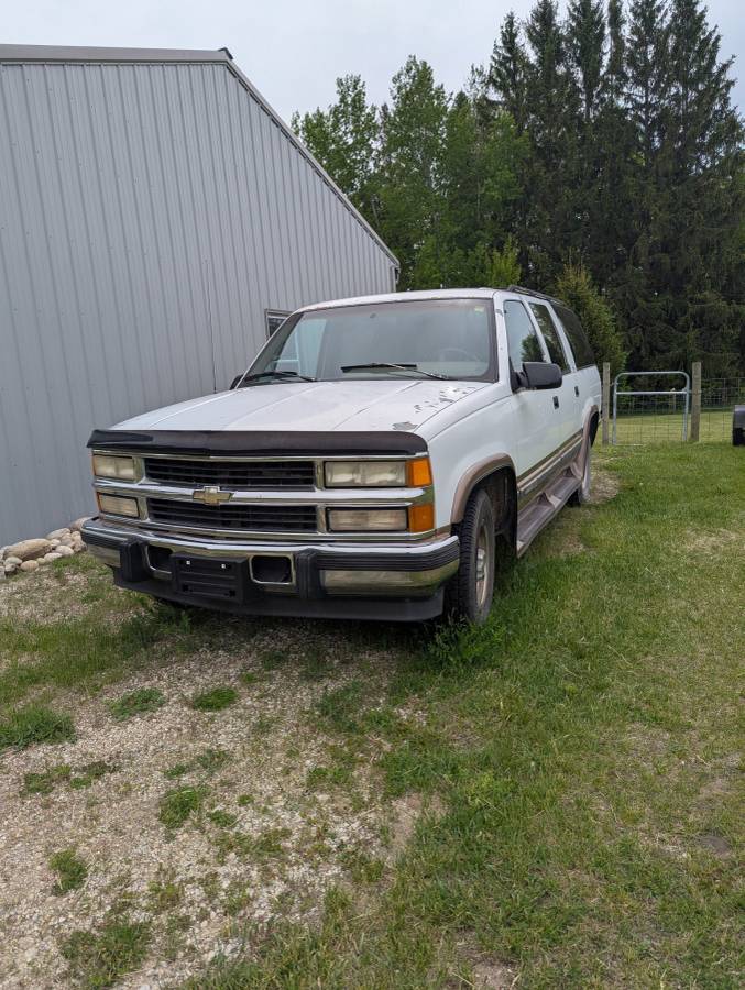 Chevrolet-suburban-34-ton-nominal-diesel-1995-white