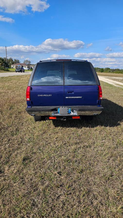 Chevrolet-suburban-diesel-1994-blue-1