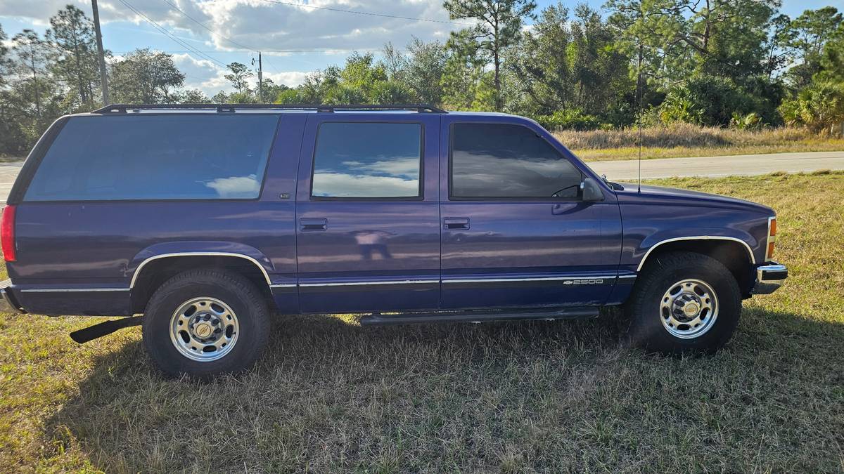 Chevrolet-suburban-diesel-1994-blue