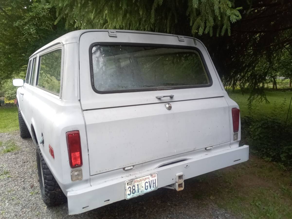 Chevrolet-suburban-k-10-4wd-1969-grey-1