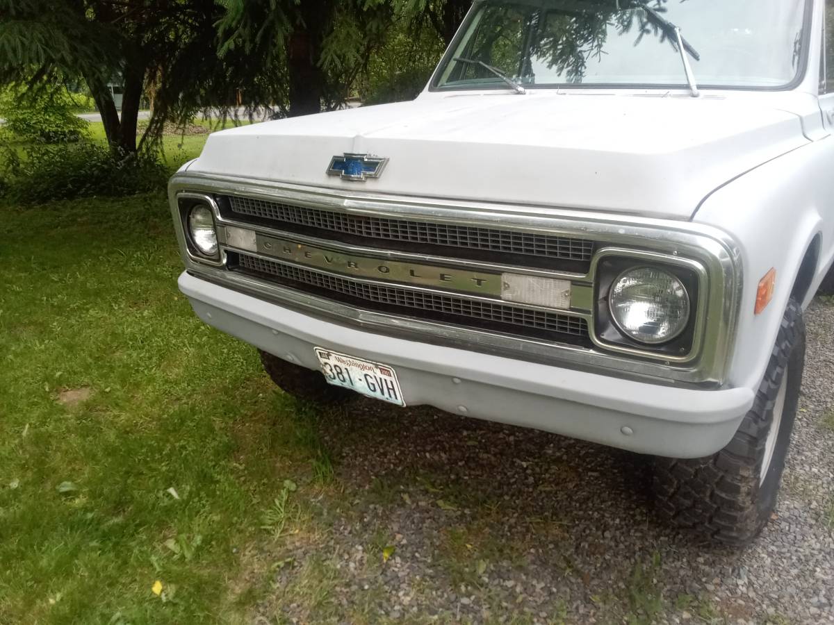 Chevrolet-suburban-k-10-4wd-1969-grey-5