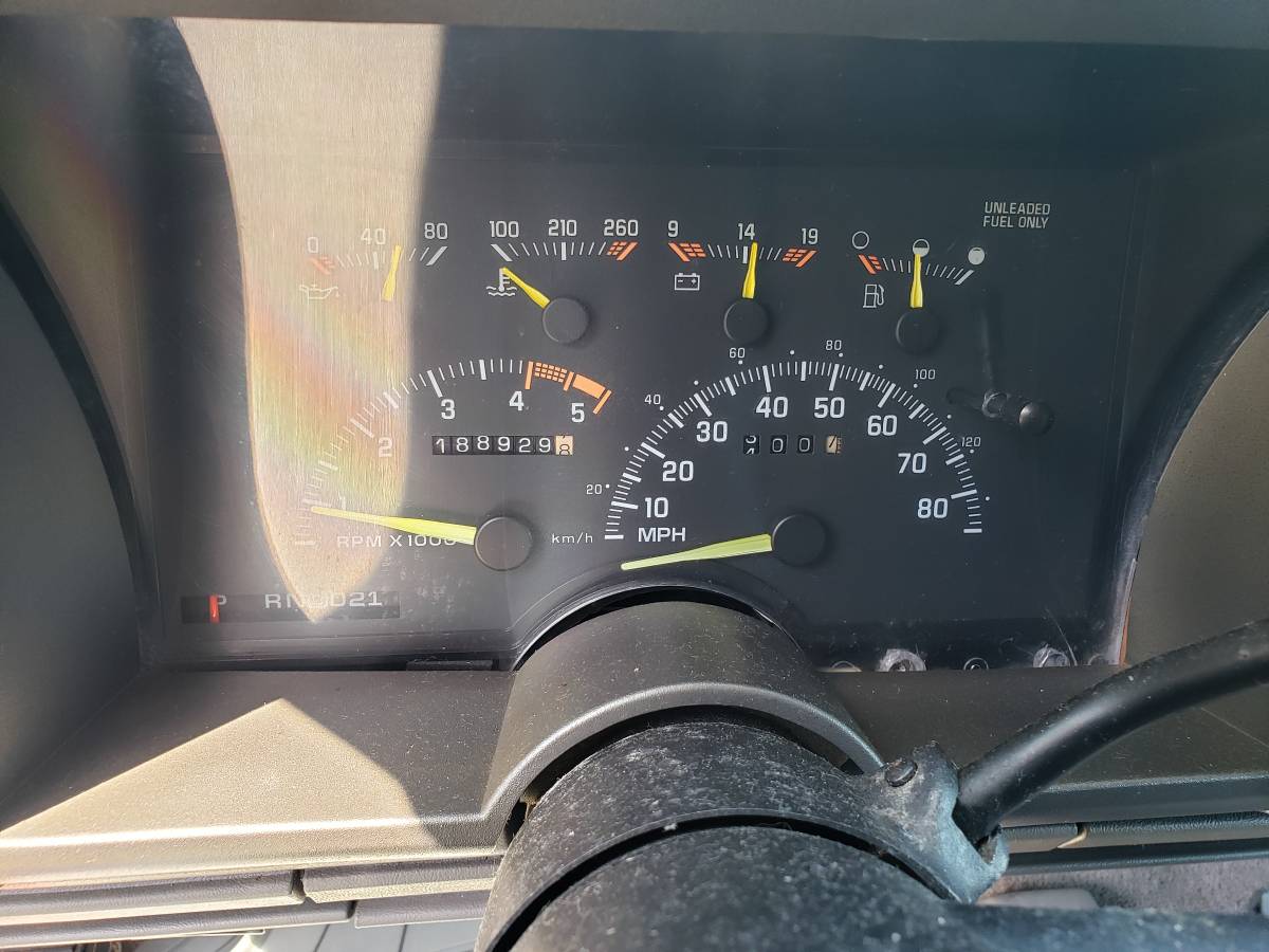 Chevrolet-suburban-k1500-1994-red-10